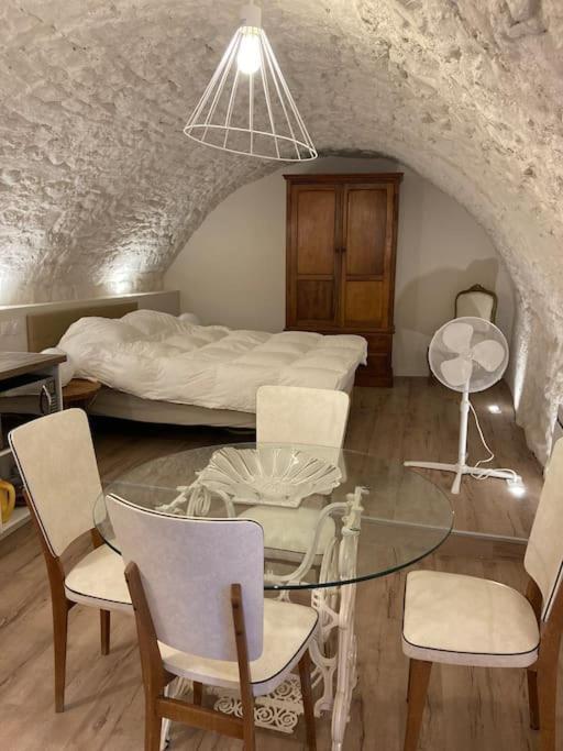 Les Matelles : Charmant Logement En Pierres Kültér fotó
